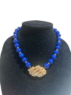 Vintage 1980s Avon cobalt blue lucite beaded necklace